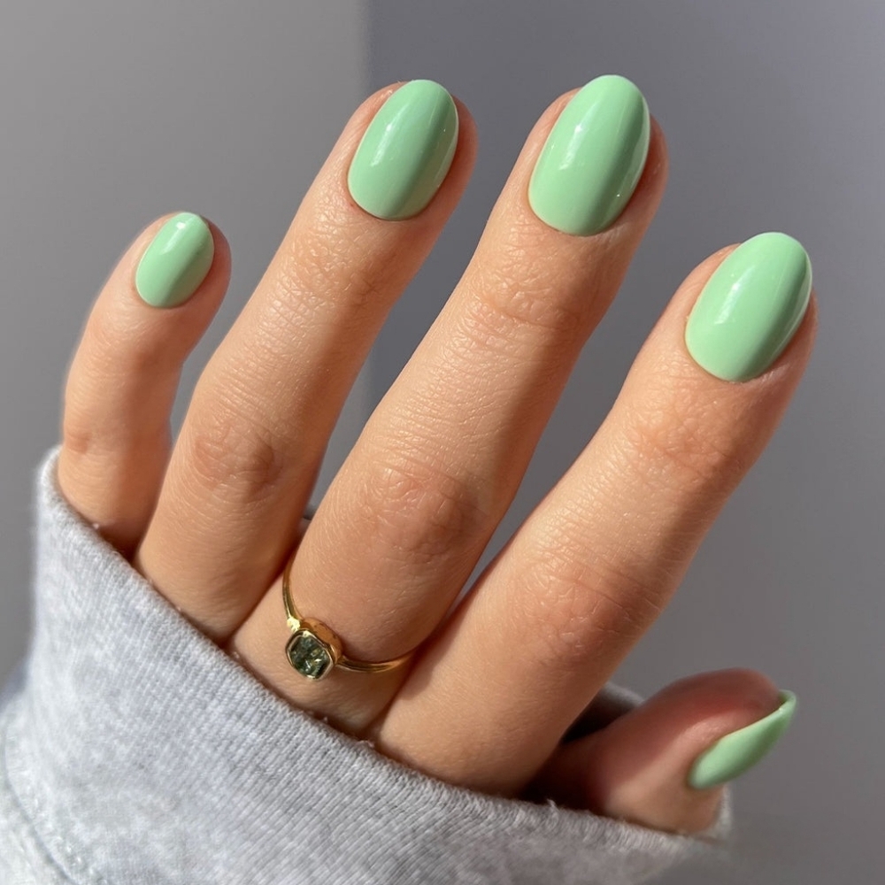 Glamnetic Mint Green Short Oval Press-On Nails
